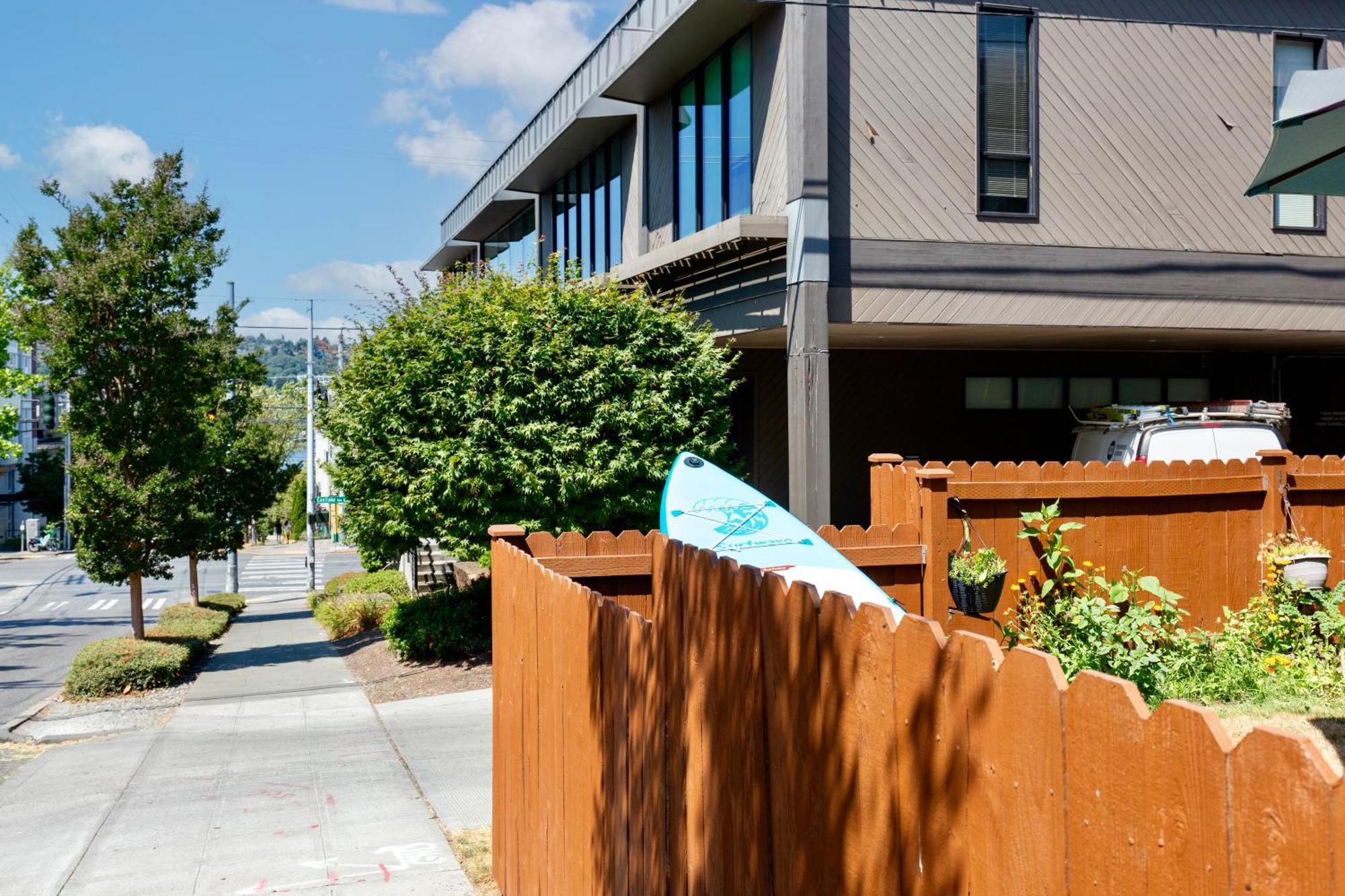 Vintage 3 Bedroom Home In Prime Eastlake Seattle With Private Parking 외부 사진