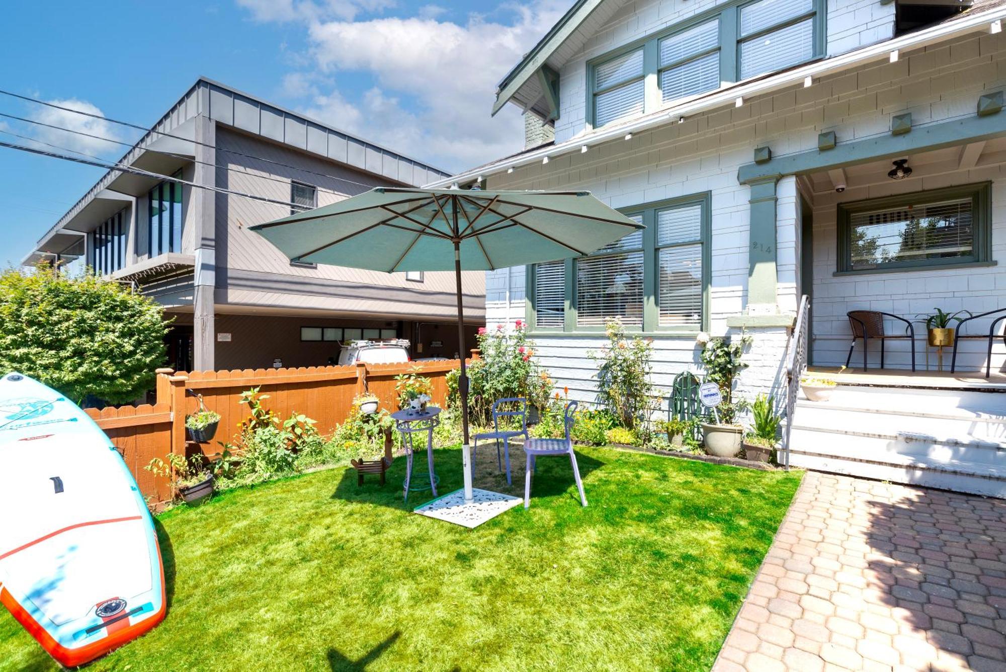 Vintage 3 Bedroom Home In Prime Eastlake Seattle With Private Parking 외부 사진