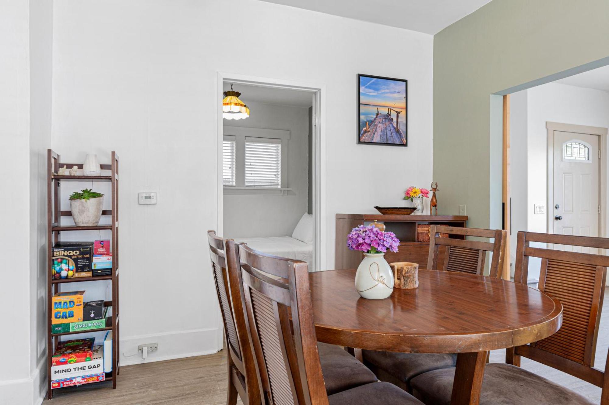 Vintage 3 Bedroom Home In Prime Eastlake Seattle With Private Parking 외부 사진