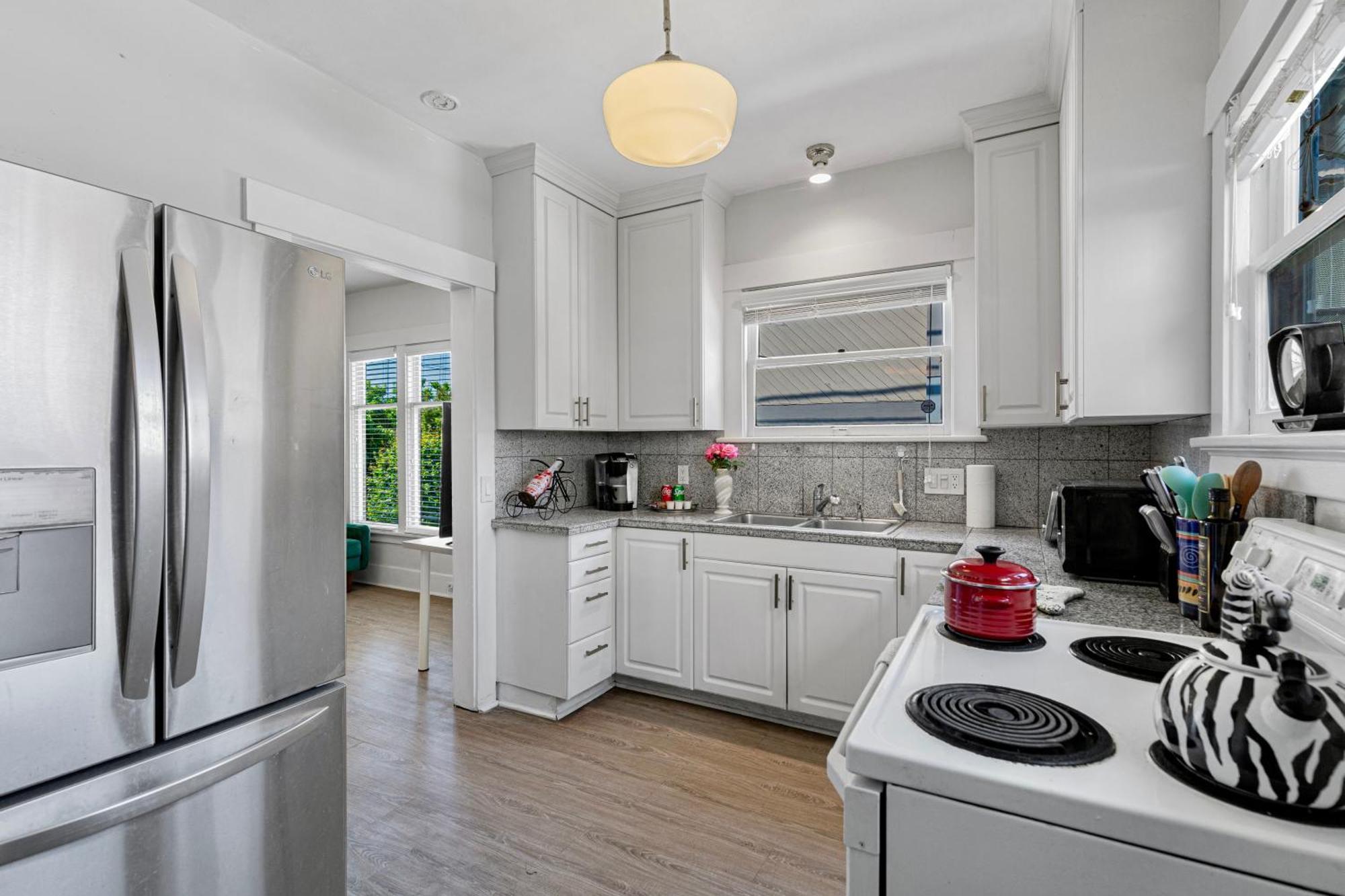 Vintage 3 Bedroom Home In Prime Eastlake Seattle With Private Parking 외부 사진