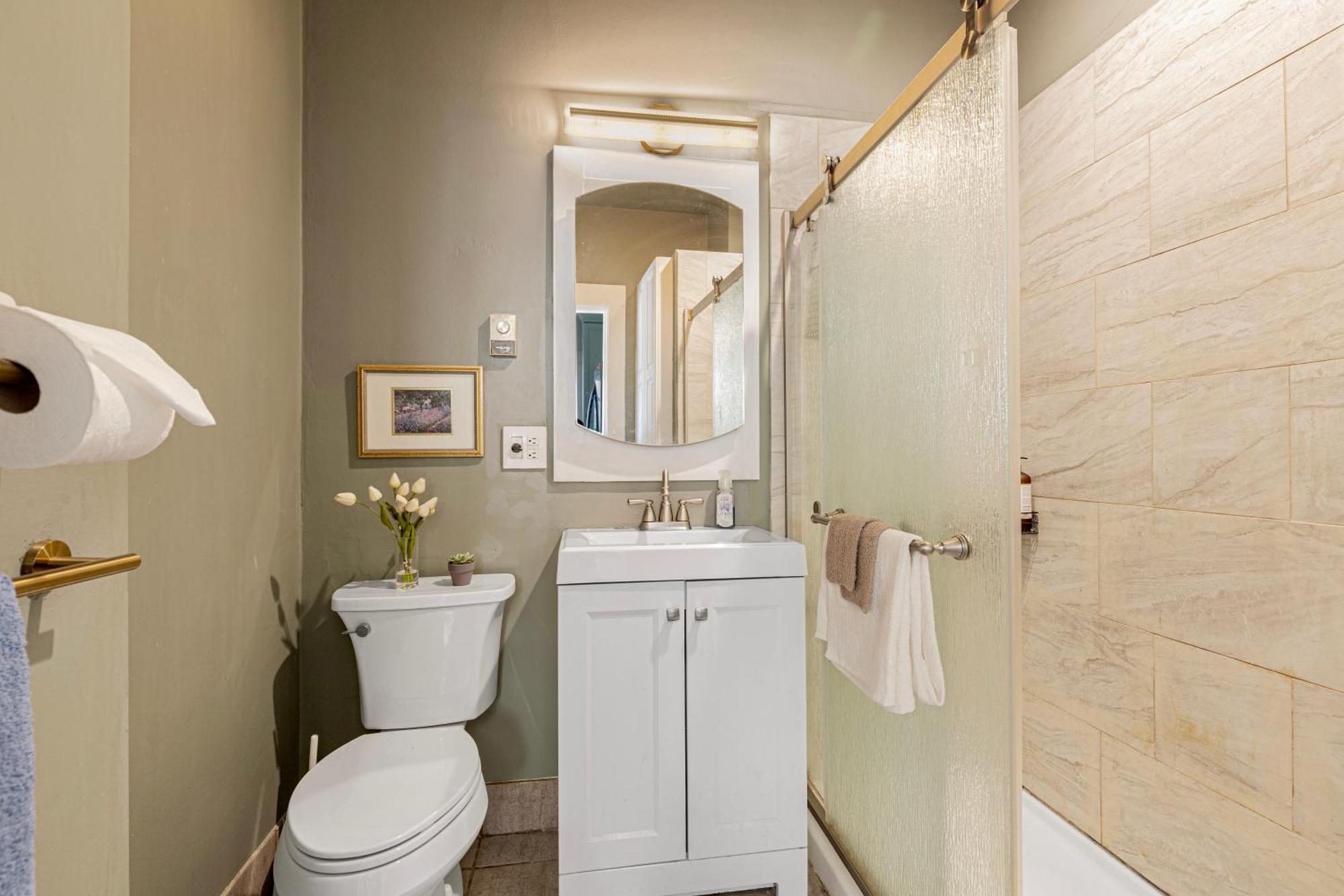 Vintage 3 Bedroom Home In Prime Eastlake Seattle With Private Parking 외부 사진
